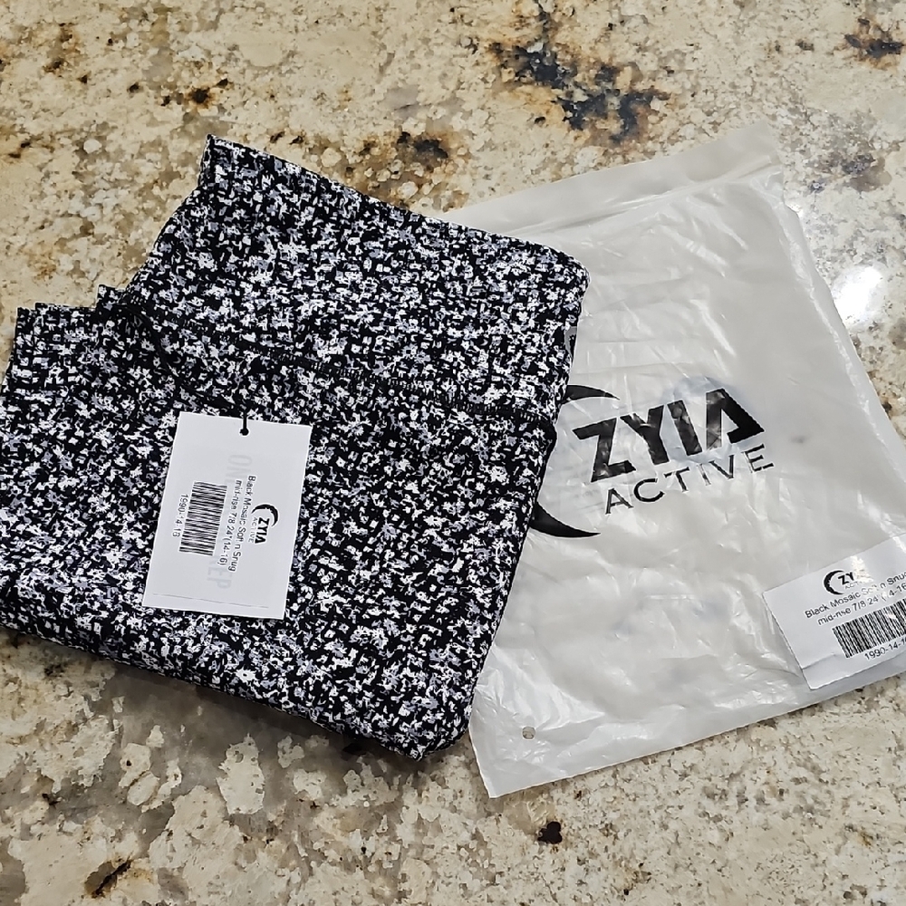 Zyia Black Mosaic Soft n Snug Leggings 7/8 24" (14-16), NWT - Picture 2 of 4